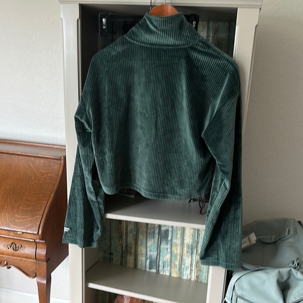 Fabletics Green Crop Top Velour with Ribbed Texture - Picture 2 of 2